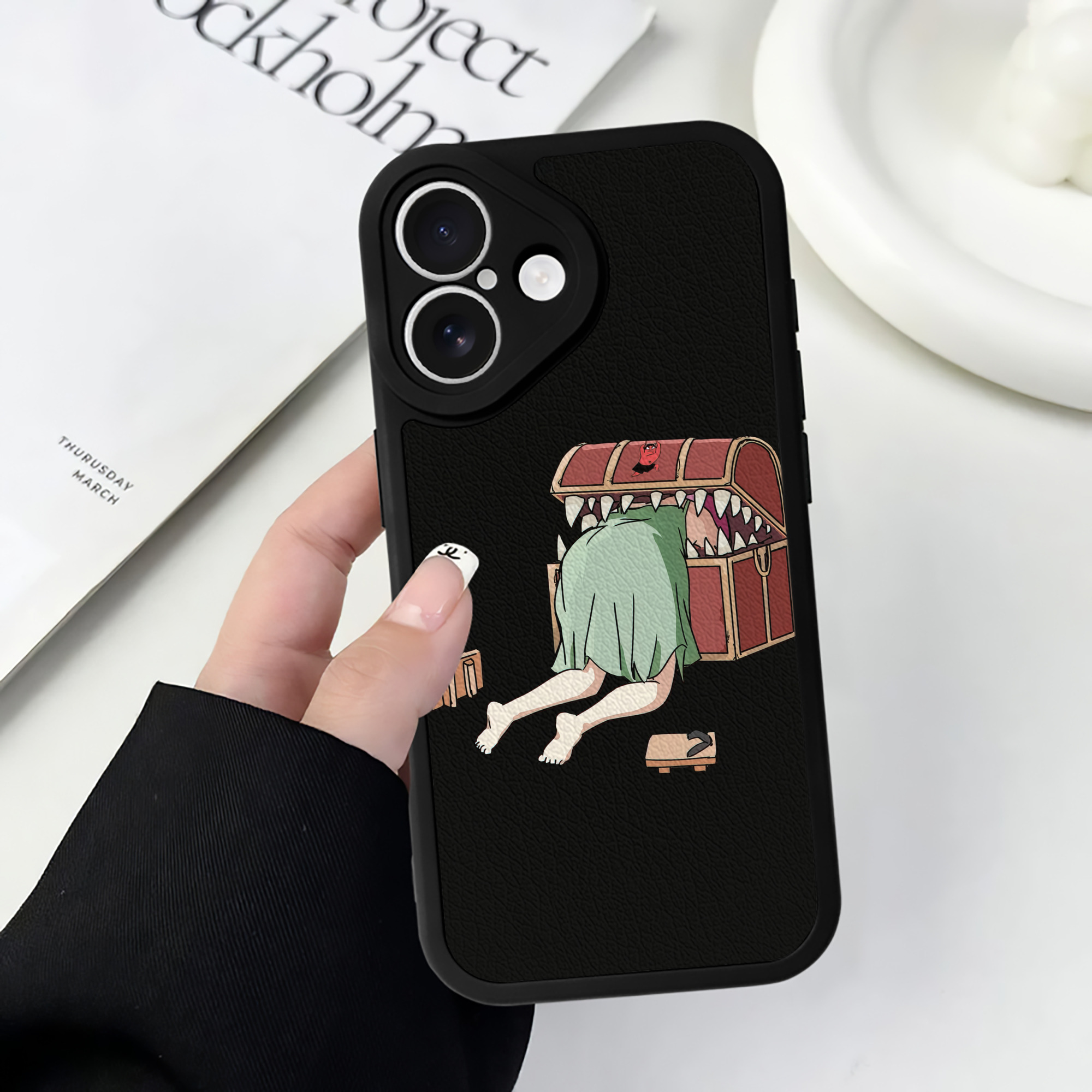 （画像用） 葬送のフリーレン Frieren 【iPhone 16シリーズ対応】シリコンスマホケース（レザー調） 材質：シリコン